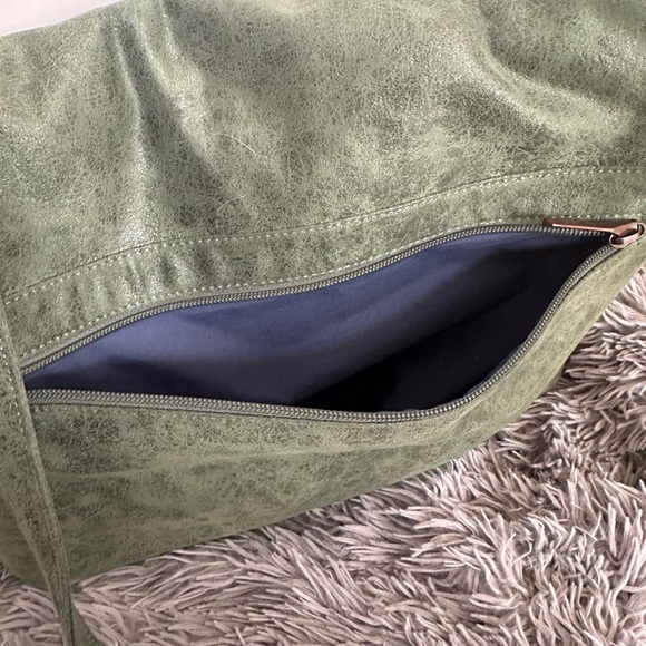 SOLD - Matt & Nat soft vegan suede leather green messenger bag - Picture 4 of 11